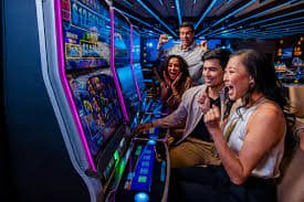 Tim operasi tk toto di studio live dealer dengan setup multi-kamera